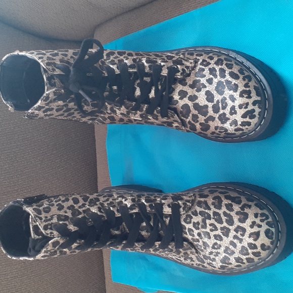 True Craft Black and Gold Boots - Picture 1 of 6